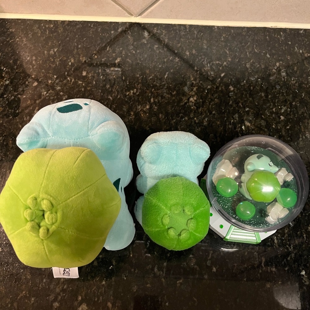 Bulbasaur Plush and Figure Set NWOT Pokémon - Picture 4 of 4